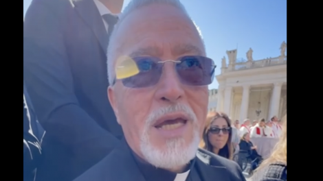 Una delegación venezolana participó en el funeral del papa Francisco en el Vaticano, transmitiendo un mensaje de solidaridad y homenaje al pontífice.
